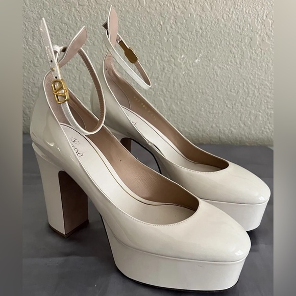 Valentino Garavani Tan Go Patent Leather Platform Heels $1150 - Picture 3 of 15